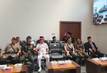 Hakim Tinggi Pengadilan Tinggi Agama Kalimantan Utara, Mahmud, S.H., M.Hum., Mewakili Ketua PTA Kaltara Hadiri Pengucapan Sumpah/Janji Pimpinan DPRD Provinsi Kalimantan Utara Masa Jabatan 2024 – 2029