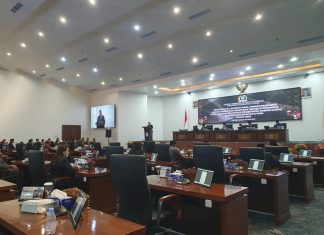 Dr. Yusri, S.Ag., M.H., Hakim Tinggi PTA Kaltara Mewakili Ketua PTA Kaltara Menghadiri Penyerahan Laporan Hasil Pemeriksaan BPK RI atas Laporan Keuangan Pemerintah Daerah yang Diselenggarakan oleh DPRD Provinsi Kalimantan Utara
