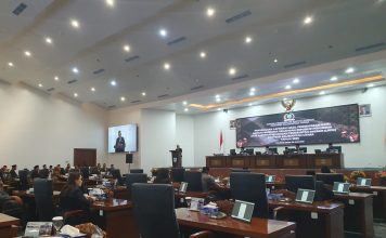 Dr. Yusri, S.Ag., M.H., Hakim Tinggi PTA Kaltara Mewakili Ketua PTA Kaltara Menghadiri Penyerahan Laporan Hasil Pemeriksaan BPK RI atas Laporan Keuangan Pemerintah Daerah yang Diselenggarakan oleh DPRD Provinsi Kalimantan Utara
